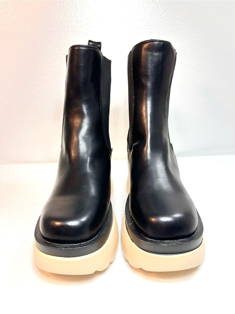 Liliana Black Chunky 3”  Cream Platform Boots 10 New